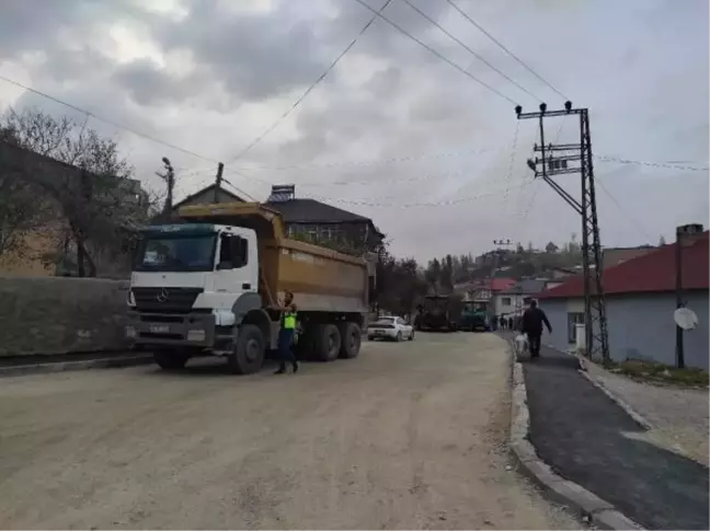 28 BİN NÜFUSLU MAHALLENİN YOLU, 82 YIL SONRA ASFALTLANDI