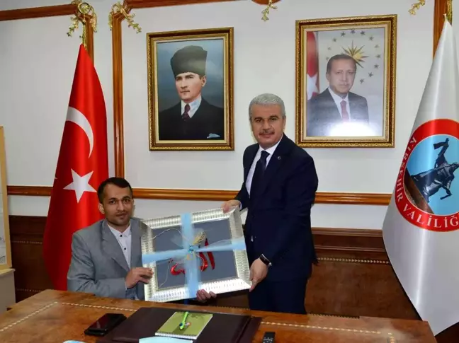 Vali Akın,