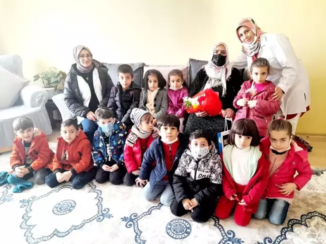 Tuşbalı miniklerden yaşlılara anlamlı ziyaret
