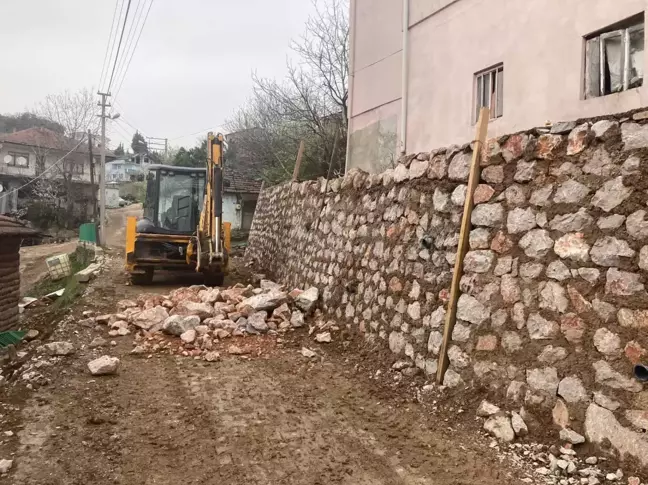 İzmit'in kırsal mahallelerinde yol konforu arttırılıyor
