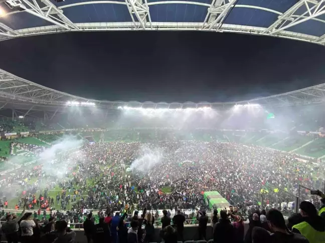 Taraftarların şampiyonluk coşkusu Sakaryaspor'u PFDK'ya sevk ettirdi