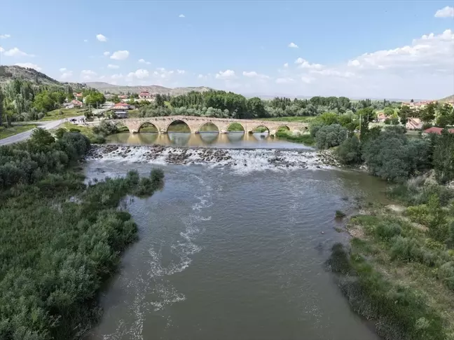 Kayseri'deki Tarihi Şahruh Köprüsü Yıllara Meydan Okuyor