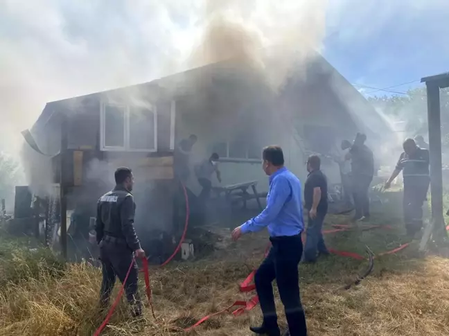 Kastamonu'da çıkan yangında bir ev kullanılamaz hale geldi