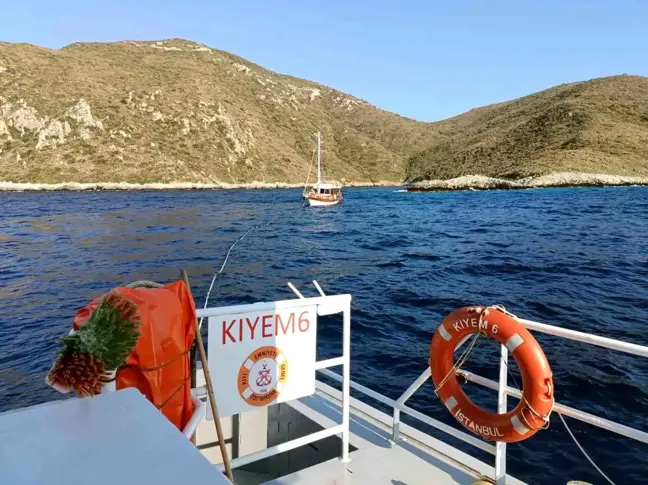 Bodrum açıklarında makine arızası yapan tekne kurtarıldı