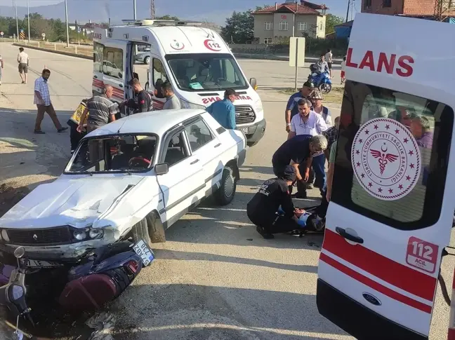 Sinop'ta otomobil ile motosiklet çarpıştı: 2 yaralı