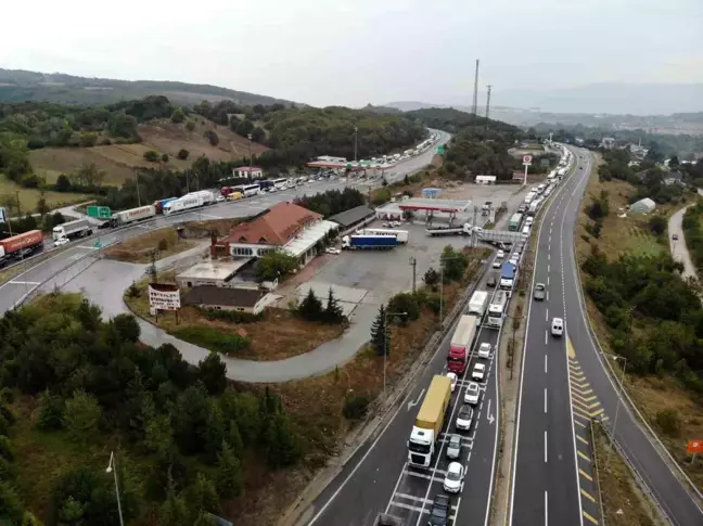 Bolu Dağı'nda Tünel Çalışmaları Nedeniyle Araç Kuyrukları Oluştu