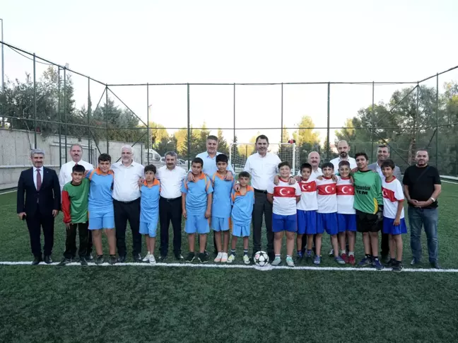 Bakan Kurum, Adıyaman'da Çocuklarla Futbol Oynadı