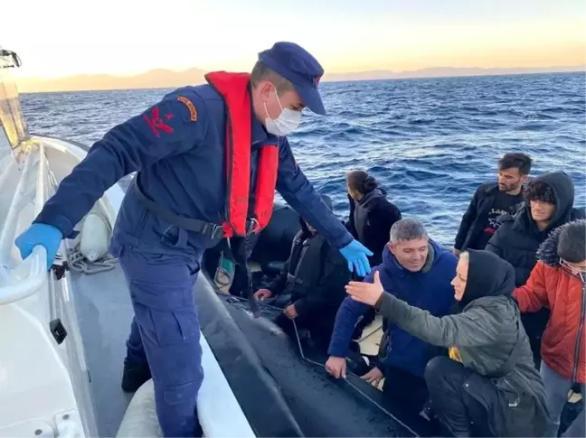 İzmir Açıklarında Yüzlerce Düzensiz Göçmen Kurtarıldı