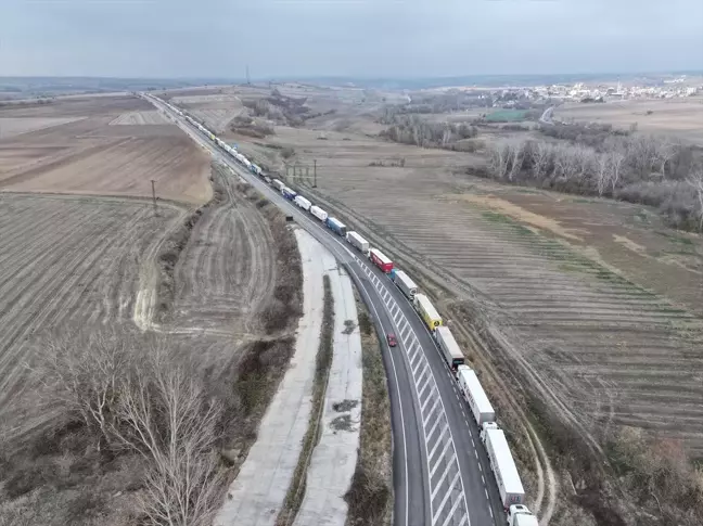 Hamzabeyli Sınır Kapısı'nda 25 Kilometrelik Tır Kuyruğu