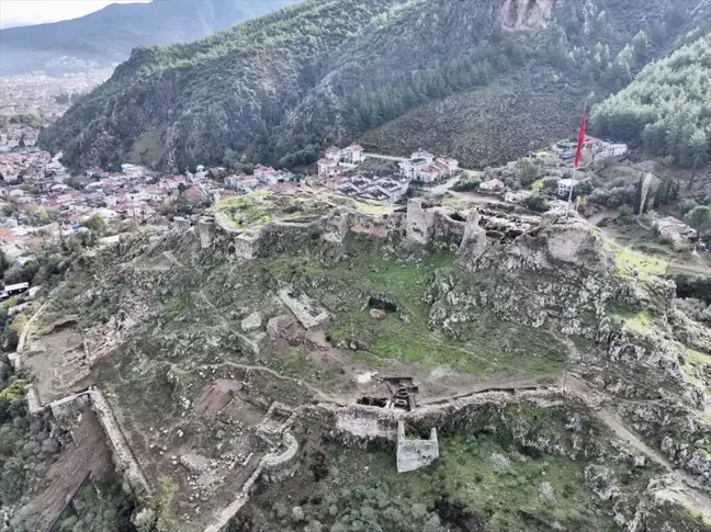 Fethiye Kalesi'nde Tarihi Buluntular Gün Yüzüne Çıktı