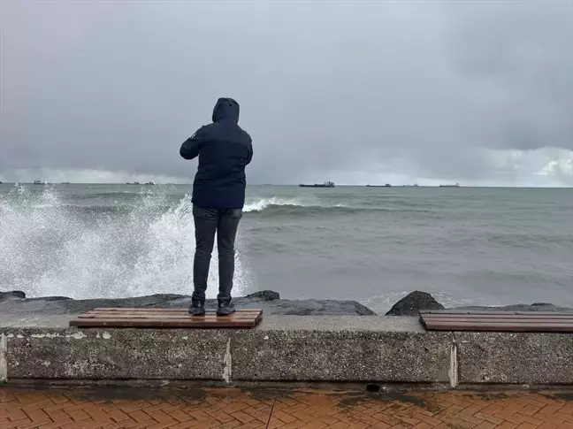 Karadeniz'de Kuvvetli Rüzgar ve Dev Dalgalar