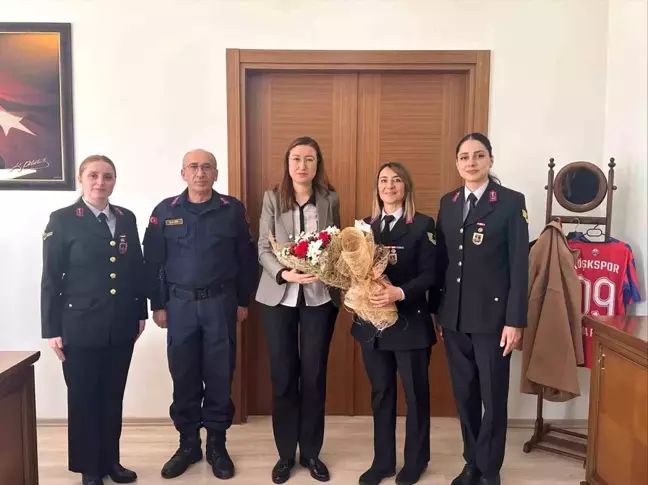 Jandarma, Kadınlar Günü'nde Kaymakam Polat'ı Ziyaret Etti