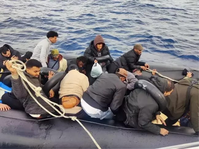 Çeşme Açıklarında 24 Göçmen Kurtarıldı