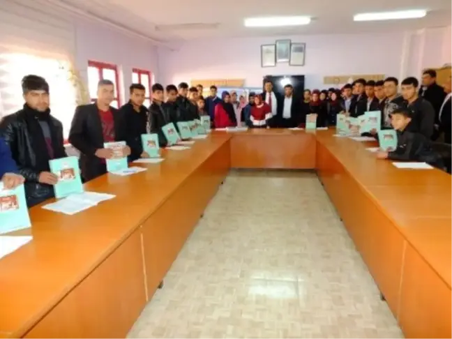 Harran'da, Ygs'ye Girecek Öğrencilere Kitap Desteği