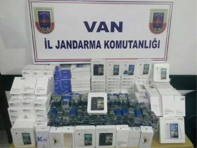Van'da 1031 Kaçak Cep Telefonu Ele Geçirildi