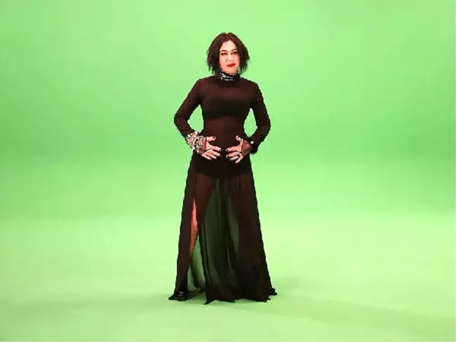 Nazan Öncel Yeni İmajıyla Hayranlarının Karşısına Çıkıyor