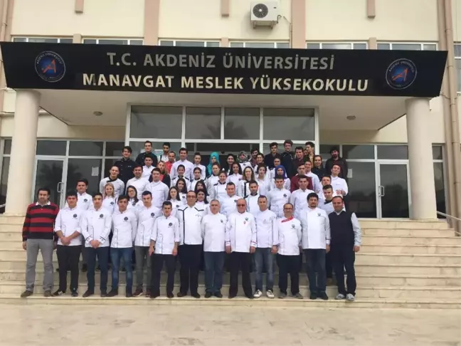Manavgat'taki Gençlere Çikolata Anlatıldı