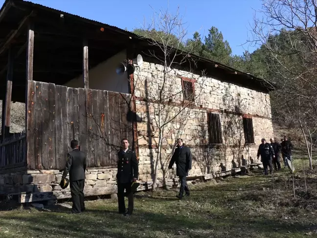 Asırlık Cami Onarılmayı Bekliyor
