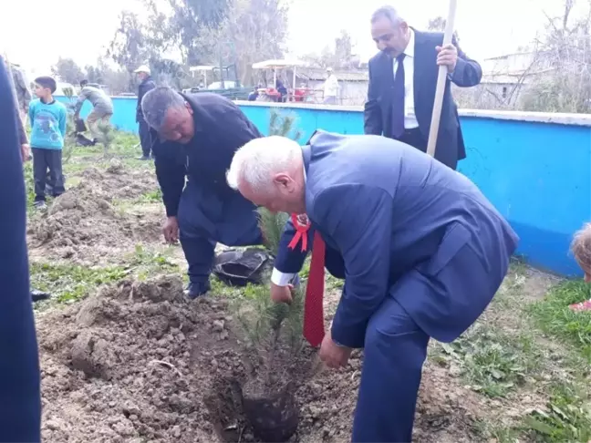 Adalı İlkokulu'na 15 Temmuz Şehitler Anıtı