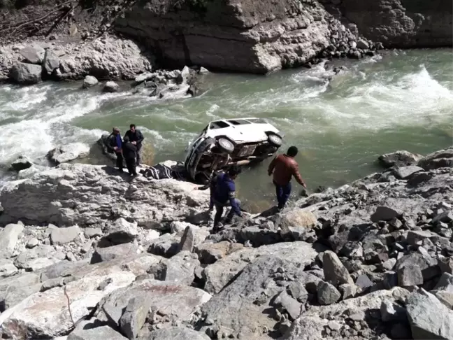 Ordu'da Minibüs Irmağa Uçtu: 1 Ölü, 2 Yaralı