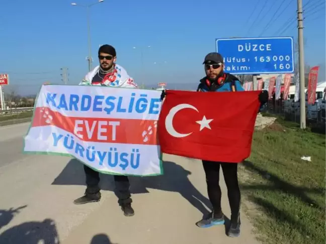 Kardeşlik' İçin Yürüyen 2 Kişi, Düzce'ye Ulaştı