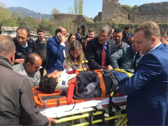 Kazada Yaralanan Gence İlk Müdahale CHP'li Vekilden
