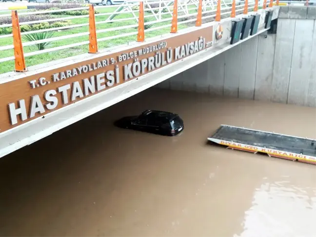 Diyarbakır'da Sağanak Yağış Hayatı Felç Etti
