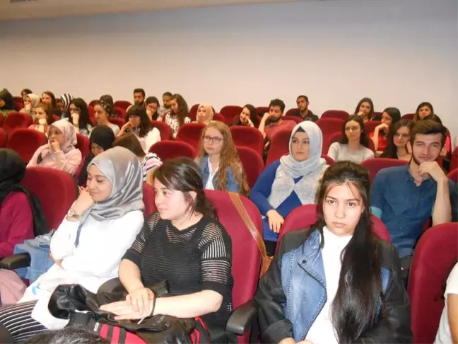Esogü'de 'Eskişehirli Şairlerin Dilinden Şiir Dinletisi Şöleni'