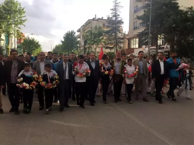 Tokat'ın Minik Pehlivanlarına Büyük Karşılama