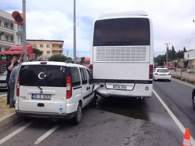 Kamyonet Ile Otobüs Çarpıştı: 4 Yaralı