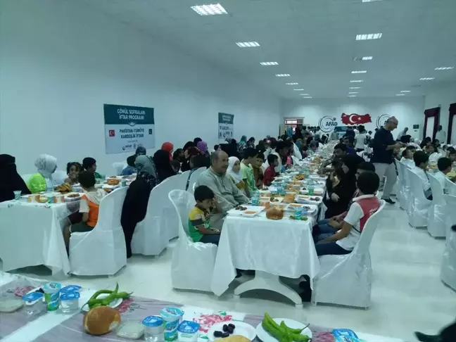 Suriyeli Yetimler İftar Yemeğinde Buluştu