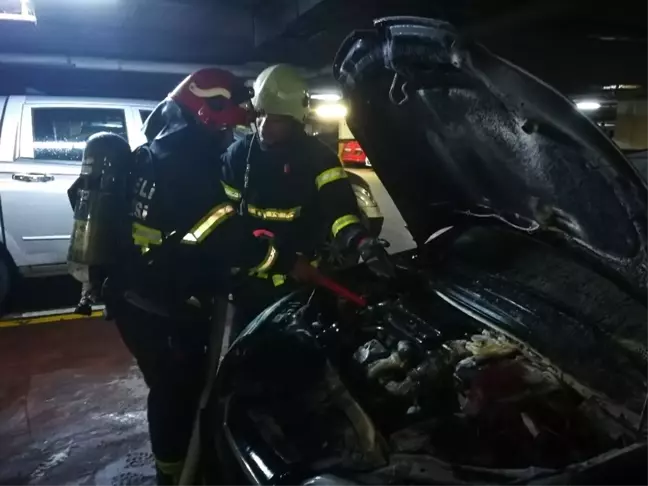 Otoparkta Çıkan Yangın Korkuttu