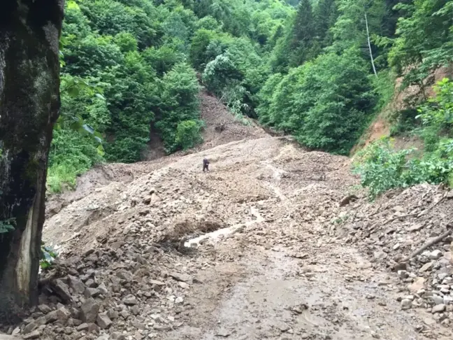 Trabzon'da Yağışlar Sonrası Yaşanan Heyelanlara Ekipler Müdahale Ediyor