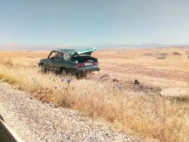 Besni'de Otomobil Takla Attı: 2 Yaralı