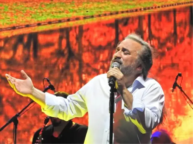 Çeşme'de 'Ata'ya Saygı' Gösterisi