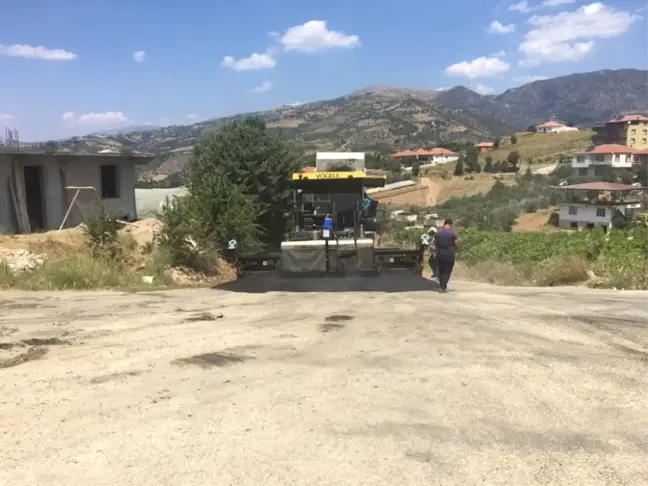 Alaşehir'in Uluderbent Mahallesine Sıcak Asfalt