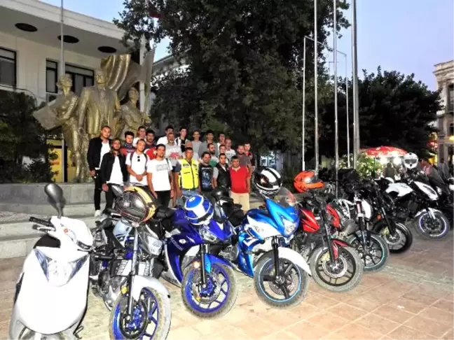 Çeşmeli Motosiklet Tutkunları, 'Altın Elbiseli Adam'ı Andı