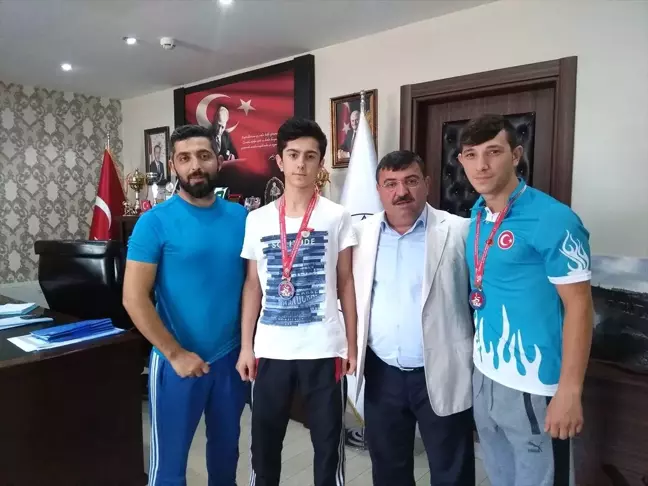 Artvin Belediye Başkanı Kocatepe'den Sporculara Ödül