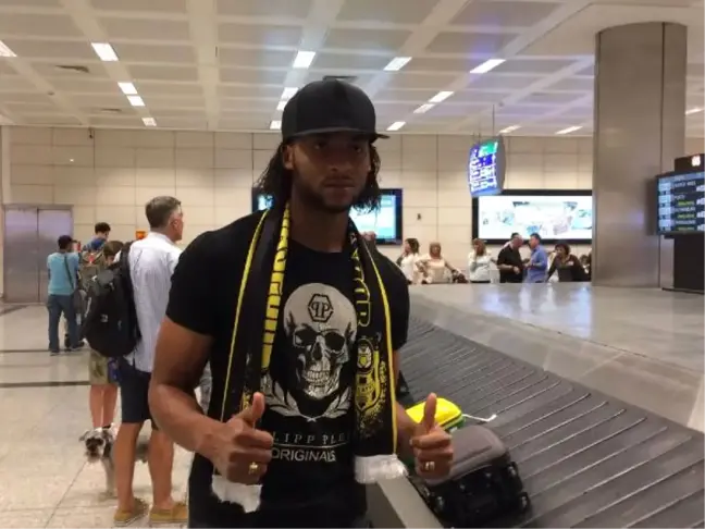 Evkur Yeni Malatyaspor'un Ekvadorlu Stoperi İstanbul'da