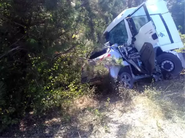 Tanker ile Otomobil Çarpıştı: 1 Ölü, 1 Yaralı