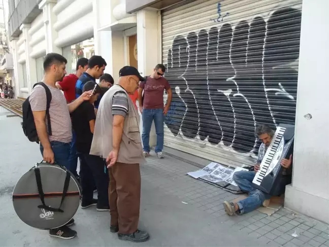 Yeşilçam'ın 38 Yıllık Figuranı Sokaklarda Yaşam Mücadelesi Veriyor