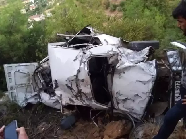 Otomobil Uçuruma Yuvarlandı: 2 Ölü, 2 Ağır Yaralı