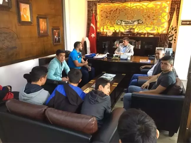 Yıldız Güreşçiler Başkan Cankul'u Ziyaret Etti