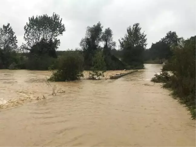 Kaynarca'da Yağmur Nedeniyle Dereler Taşlı, Yollar Su Altında Kaldı