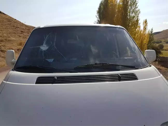 Erzincan'da Avcılar Kazmalı Saldırıya Uğradı