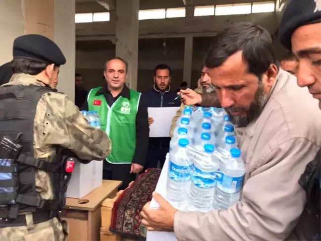 Adapazarı Belediyesi El-Bab'da 5 Bin Kişiye Erzak Dağıttı