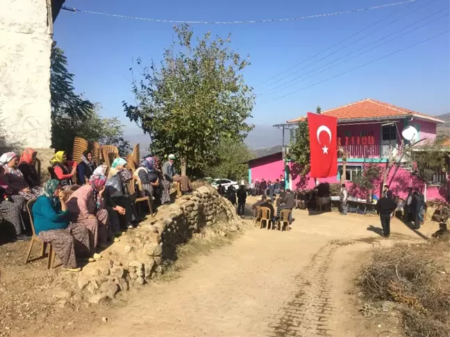 Şehit Üsteğmen Mehmet Sakallı'nın Baba Evine Ateş Düştü