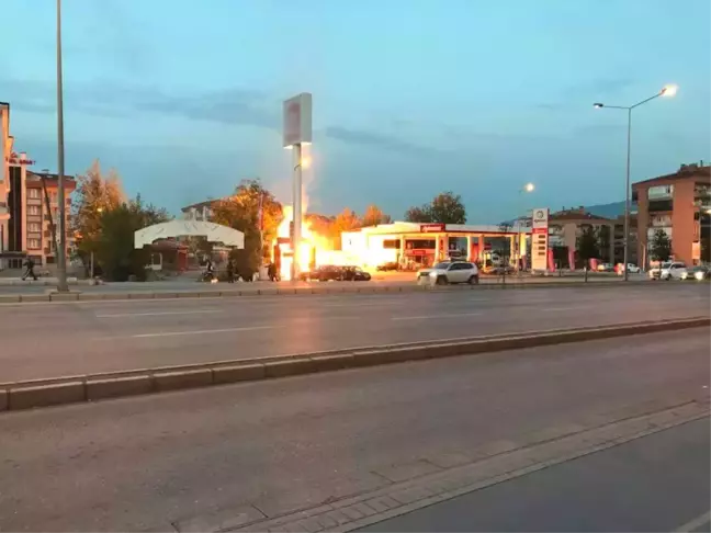 Denizli'de Akaryakıt İstasyonunda Korkutan Yangın