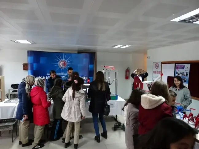 Biga'da Öğrenciler Makine Standını Gezdi