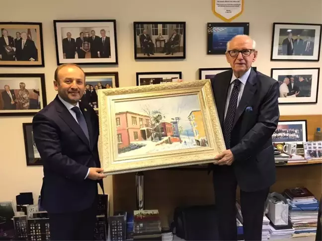 FIFA Onursal Başkanı Şenez Erzik'i Duygulandıran Resim